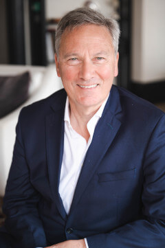 Simon Lewis Photo